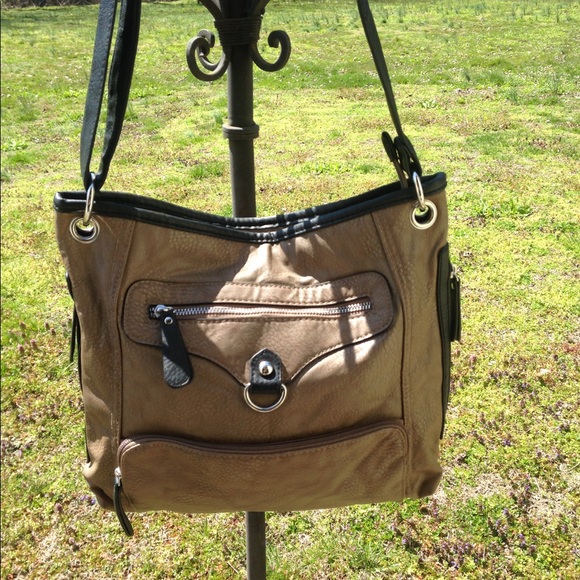 Bueno Handbags - 👛 Cross body buneo purse